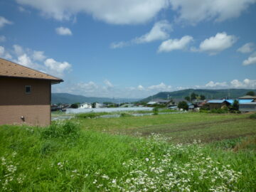 現地から見える茅野市内（2017年8月）