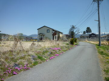 前面道路西側から物件を撮影（2018年4月）
