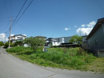 前面道路北側から物件を撮影（2018年5月）
