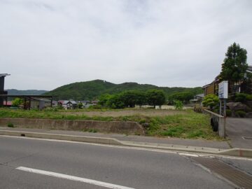 前面道路から物件を撮影（2023年5月）