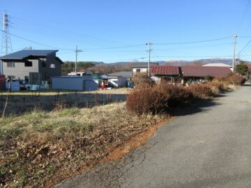 前面道路南側から撮影（2023年12月）
