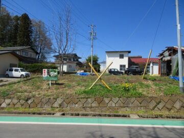 前面道路から物件を撮影（2022年4月）