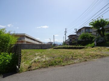 西側道路から東方向を撮影(2024年5月）