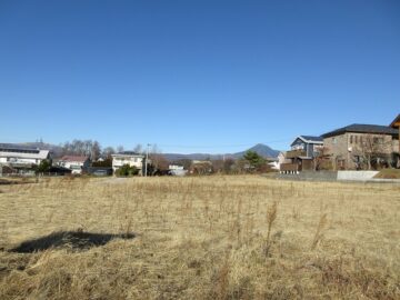 北東方向には蓼科山の眺望あり（2023年12月）