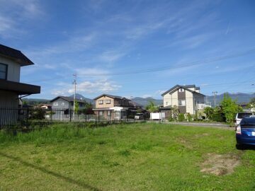 物件東方向八ヶ岳と蓼科山が見える（2204年5月）