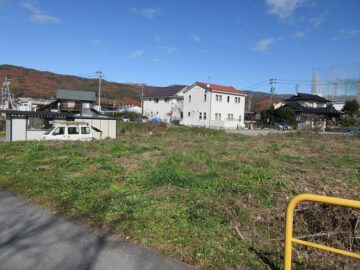 前面道路南西側から撮影（2024年11月）