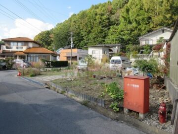 南側道路の南東側から撮影（2023年10月）