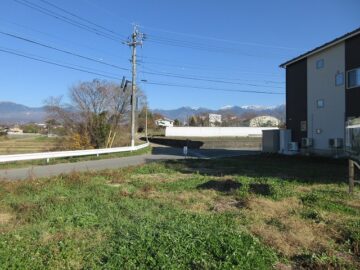 物件から東方向を撮影。八ヶ岳が見える（2024年11月）