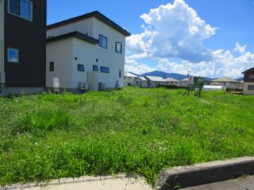 前面道路から物件を撮影（2026年8月）