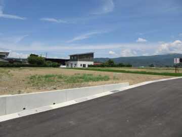 東側道路の南東側から撮影（2024年6月）