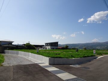 前面道路南東側から撮影(2025年5月）