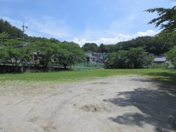 物件北西側にあるグラウンド