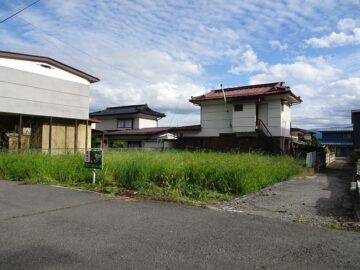 前面道路から物件を撮影（2025年9月）