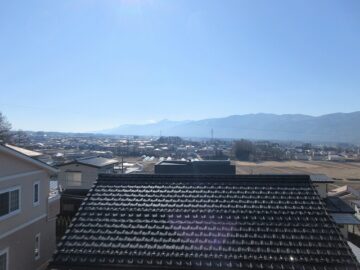 ２Fから南方向の眺望。南アルプス甲斐駒ヶ岳が見える（2025年1月）