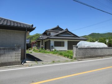 前面道路から撮影(2025年5月）
