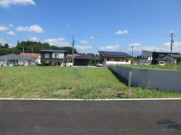 前面道路から物件を撮影（2025年9月）