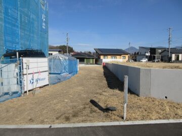 前面道路から物件を撮影(2025年12月) 前面道路から物件を撮影(2025年12月)