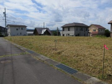 前面道路北東側から撮影（2025年8月）