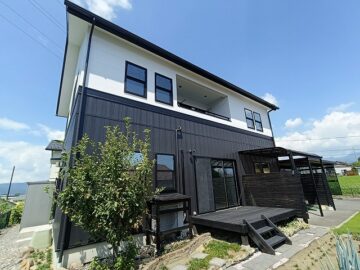 南西側からの外観
