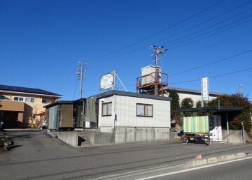 前面道路から撮影(2025年11月）