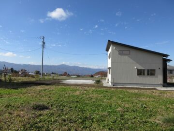 東側からの外観(2025年11月）