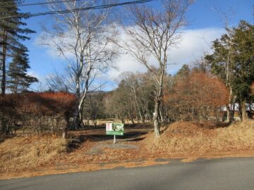 前面道路から撮影(2025年12月）