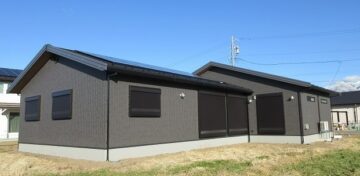 南西側から建物を撮影