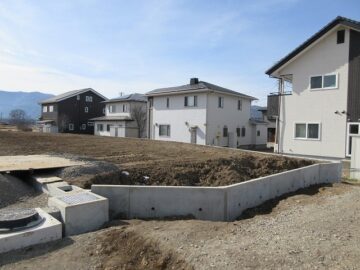 北東側道路予定地から物件を撮影(2026年2月）