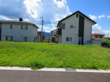前面道路から西方向を撮影（2026年8月）