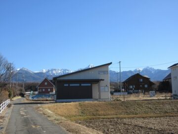 西側から撮影奥には八ヶ岳(2026年1月）