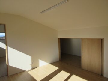 ２F 東側8帖洋室、収納