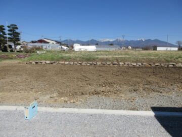 前面道路から物件を撮影(2026年4月) 前面道路から物件を撮影(2026年4月)